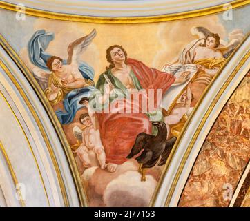 MONOPOLI, ITALIEN - 5. MÄRZ 2022: Das Fresko des Evangelisten Johannes in der Kuppel der Kathedrale - Basilica di Maria Santissima della Madia aus dem Jahr 18. Stockfoto