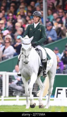 6.. Mai 2022, Badminton Estate, Gloucester, England; Mars Equestrian Badminton Horse Trials, Tag 3; Padraig McCarthy reitet HHS NOBLE CALL während der Dressurprüfung am dritten Tag der 2022 Badminton Horse Trials Stockfoto