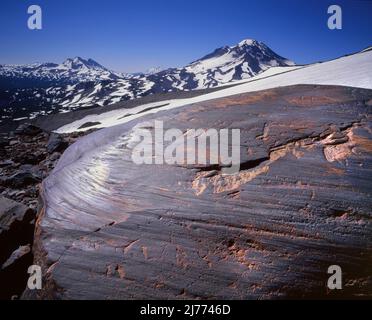Glacier Polierte Andesit unter Hayden Glacier, Middle Sister, Three Sisters Wilderness, Oregon Stockfoto