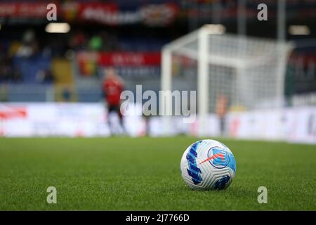 Luigi Ferraris Stadium, Genua, Italien, 06. Mai 2022, Eine allgemeine Ansicht der offiziellen SERIE A Spielball während Genua CFC vs Juventus FC - italienische Fußball Serie A Spiel Stockfoto