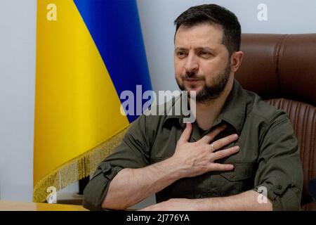 Kiew, Ukraine. 06. Mai 2022. Der ukrainische Präsident Wolodymyr Zelenskyy hält am 6. Mai 2022 in Kiew, Ukraine, eine Rede vor dem isländischen Parlament, bekannt als The Althing. Quelle: Ukrainische Präsidentschaft/Ukrainische Präsidentschaft/Alamy Live News Stockfoto