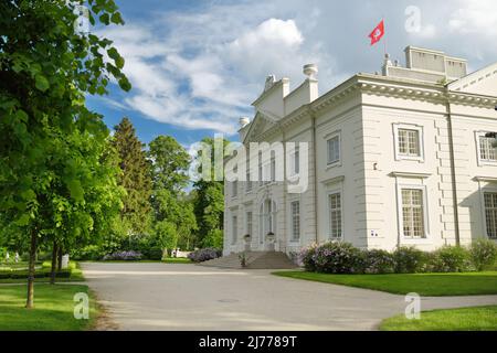 Das Landgut Uzutrakis, das Wohngut der Familie Tyszkiewicz in Uzutrakis, am Ufer des Galvensees, gegenüber dem berühmten Schloss Trakai. Trakai, Lith Stockfoto