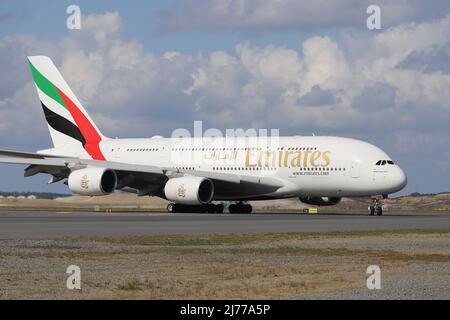 ISTANBUL, TÜRKEI - 05. OKTOBER 2021: Emirates Airbus A380-842 (CN 269) landet auf dem Internationalen Flughafen Istanbul. Stockfoto