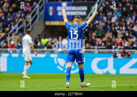 Guglielmo Vicario von Empoli FC Gesten während der Serie A 2021/22 Fußballspiel zwischen FC Internazionale und FC Empoli im Giuseppe Meazza Stadium, Mailand, Italien am 06. Mai 2022 Stockfoto