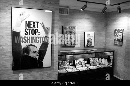 Poster und Artefakte im Richard Nixon Museum in San Clemente, CA Stockfoto