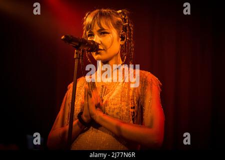 5. Mai 2022, Mailand, Mailand, Italien: Enula, Bühnenname von Enula Bareggi im Live-Konzert im Apollo Club in Mailand. (Bild: © Pamela Rovaris/Pacific Press via ZUMA Press Wire) Stockfoto