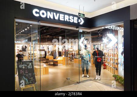 29. April 2022, Changzhou, Jiangsu, China: Converse Bekleidungsgeschäft in Changzhou eröffnet. (Bild: © Sheldon Cooper/SOPA Images via ZUMA Press Wire) Stockfoto