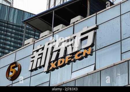 29. April 2022, Changzhou, Jiangsu, China: Das Logo der Ausbildungseinrichtung der New Oriental Education and Technology Group, einer berühmten privaten Bildungseinrichtung in China. (Bild: © Sheldon Cooper/SOPA Images via ZUMA Press Wire) Stockfoto