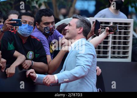 Mexiko-Stadt, Mexiko. 6. Mai 2022, Mexiko-Stadt, Mexiko-Stadt, Mexiko: Der amerikanische Schauspieler Jon Hamm besucht den roten Teppich der Filmpremiere „Top Gun: Maverick“ im Cinepolis Toreo Parque Central. Am 6. Mai 2022 in Mexiko-Stadt, Mexiko. (Bild: © Carlos Tischler/eyepix via ZUMA Press Wire) Bild: ZUMA Press, Inc./Alamy Live News Stockfoto