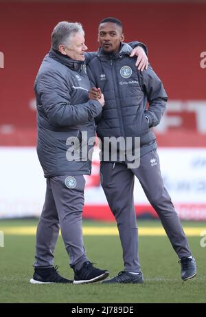 Crawley Manager John Yems sah Action während des EFL League Two Spiels zwischen Crawley Town und Swindon Town im People’s Pension Stadium. 19.. März 2022 Stockfoto