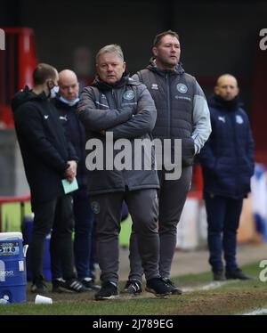 Crawley Manager John Yems gesehen während der EFL League zwei Spiel zwischen Crawley Town und Tranmere Rovers im People's Pension Stadium. 22.. Januar 2022 Stockfoto