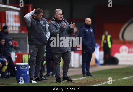 Crawley Manager John Yems gesehen während der EFL League zwei Spiel zwischen Crawley Town und Tranmere Rovers im People's Pension Stadium. 22.. Januar 2022 Stockfoto