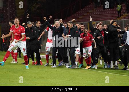 Stadio Renato Curi, Perugia, Italien, 06. Mai 2022, Perugia feiert den Erfolg der Playoffs am Ende des Spiels während des AC Perugia gegen AC Stockfoto