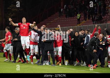 Stadio Renato Curi, Perugia, Italien, 06. Mai 2022, Perugia feiert den Erfolg der Playoffs am Ende des Spiels während des AC Perugia gegen AC Stockfoto