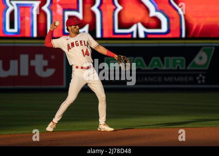 Los Angeles Angels Shortstop Tyler Wade (14) während eines Vorspiels eines MLB-Spiels gegen die Washington Nationals, Freitag, 6. Mai 2022, im Angel Stadium, Zoll Stockfoto