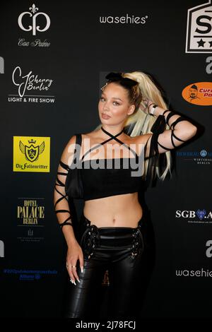 Celina Nitz (Neverbaby 26) bei der Dr.Sindsen - Release-Party 'WOLLTE IMMER PROMI SEIN' im Hofbräu Wirtshaus Berlin. Berlin, 06.05.2022 Stockfoto