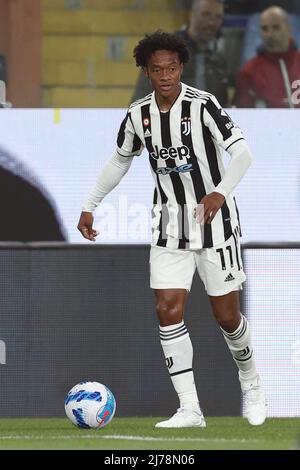 Juan Cuadrado (Juventus FC) im Einsatz beim Spiel Genua CFC gegen Juventus FC, italienische Fußballserie A in Genua, Italien, Mai 06 2022 Stockfoto