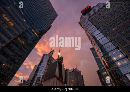 Der Times Square wurde vom Dach des Knickerbocker Hotels in Midtown Manhattan, New York, USA, eingefangen Stockfoto