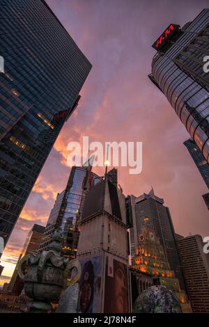 Der Times Square wurde vom Dach des Knickerbocker Hotels in Midtown Manhattan, New York, USA, eingefangen Stockfoto