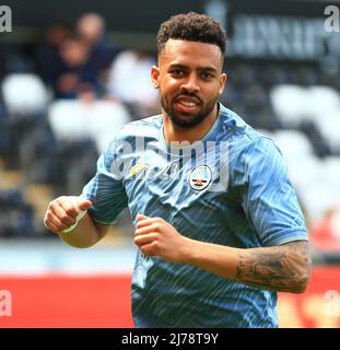 Swansea, Wales, Großbritannien. 7. Mai 2022. 7.. Mai 2022; Swansea.com Stadion, Swansea, Wales; Championship Football, Swansea versus Queens Park Rangers; Cyrus Christie of Swansea City beim Aufwärmen Credit: Action Plus Sports Images/Alamy Live News Stockfoto