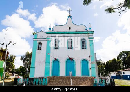 Blick auf die Kirche Nossa Senhora do Desterro in der Stadt Valenca im unteren Süden von Bahia, Brasilien. Stockfoto