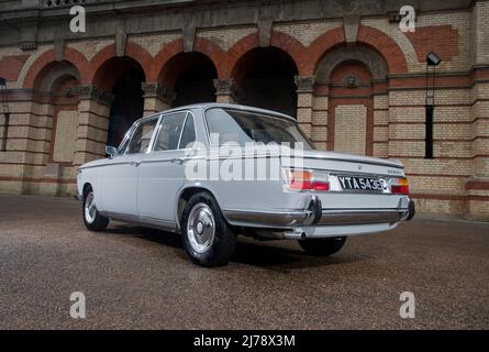 1967 BMW 2000 klassischer deutscher Limousinenwagen Stockfoto