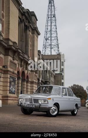 1967 BMW 2000 klassischer deutscher Limousinenwagen Stockfoto