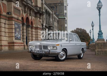 1967 BMW 2000 klassischer deutscher Limousinenwagen Stockfoto