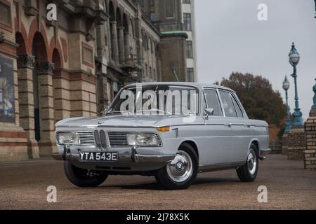 1967 BMW 2000 klassischer deutscher Limousinenwagen Stockfoto