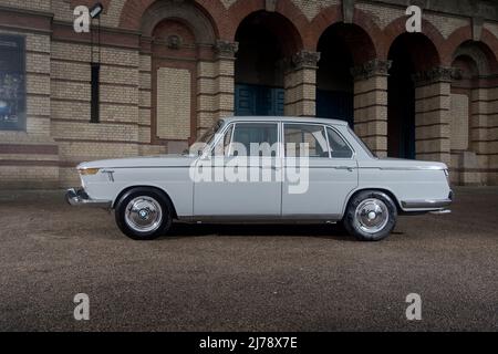 1967 BMW 2000 klassischer deutscher Limousinenwagen Stockfoto