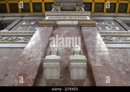 Gedenkstätte Walhalla in Bayern mit Marmorbüsten bedeutender deutscher Persönlichkeiten - Walhalla-Denkmal in Bayern mit bedeutenden Marmorbüsten Stockfoto