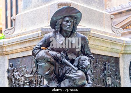 Detail der Gedenkstätte für Paul de Chomedey, Sieur de Maisonneuve auf dem Place d' Armes (Paradeplatz) in der Altstadt von Montreal. Stockfoto