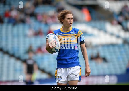 Leeds, England - 7.. Mai 2022 - Courtney Winfield-Hill (7) von Leeds Rhinos. Woman's Rugby League Betfred Challenge Cup Final Leeds Rhinos vs St. Helens im Elland Road Stadium, Leeds, Großbritannien Dean Williams Credit: Dean Williams/Alamy Live News Stockfoto