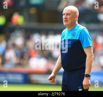 7.. Mai 2022; Swansea.com Stadion, Swansea, Wales; Championship Football, Swansea gegen Queens Park Rangers; Mark Warburton, Manager der Queens Park Rangers Stockfoto