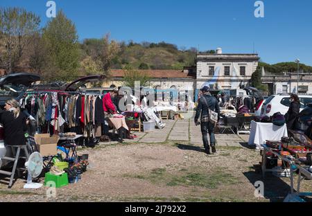 Autoboot-Verkaufsmarkt (Mercatino Dell'Ustao Con La Tua Auto) in Testaccio Rom Italien Stockfoto