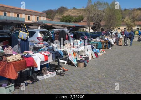 Autoboot-Verkaufsmarkt (Mercatino Dell'Ustao Con La Tua Auto) in Testaccio Rom Italien Stockfoto