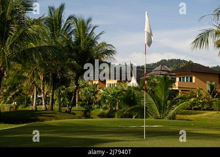 Eine allgemeine Ansicht des Resort-Minigolfplatzes an der Blue Haven Bay von Siam Royal View am Chang Noi Beach, Koh Chang Island in der Provinz trat. Koh Chang ist eine beliebte Touristeninsel, die etwa 350 km südöstlich der Hauptstadt Bangkok liegt. Stockfoto