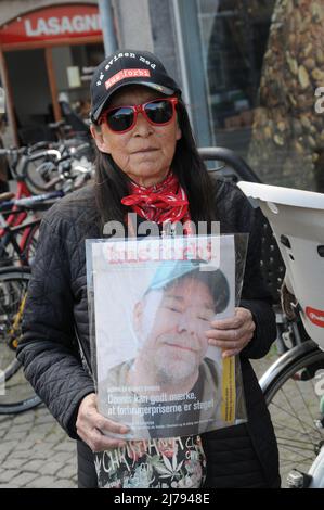 Kopenhagen/Dänemark/07 May 2022/Female verkauft weniger heimisch Magazin in der dänischen Hauptstadt. (Foto..Francis Dean/Dean Picturs) Stockfoto