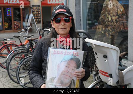 Kopenhagen/Dänemark/07 May 2022/Female verkauft weniger heimisch Magazin in der dänischen Hauptstadt. (Foto..Francis Dean/Dean Picturs) Stockfoto