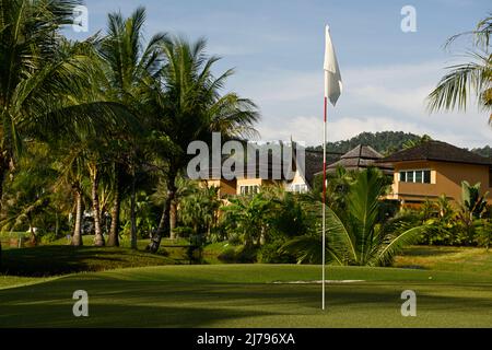 7. Mai 2022, Koh Chang, Thailand: Eine allgemeine Ansicht des Resort-Minigolfplatzes an der Blue Haven Bay von Siam Royal View am Chang Noi Beach, Koh Chang Island in der Provinz trat. Koh Chang ist eine beliebte Touristeninsel, die etwa 350 km südöstlich der Hauptstadt Bangkok liegt. (Bild: © Paul Lakatos/SOPA Images via ZUMA Press Wire) Stockfoto