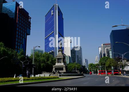 Denkmal des aztekischen Führers Cuauhtémoc auf dem Paseo de la Reforma, Mexiko-Stadt, Mexiko, Stockfoto