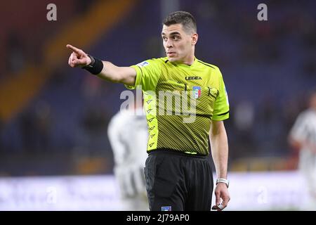 Genua, Italien. 06.. Mai 2022. Schiedsrichter Simone Sozza Gesten während der Serie A Spiel zwischen Genua und Juventus im Stadio Luigi Ferraris, Genua, Italien am 6. Mai 2022. Kredit: Giuseppe Maffia/Alamy Live Nachrichten Stockfoto