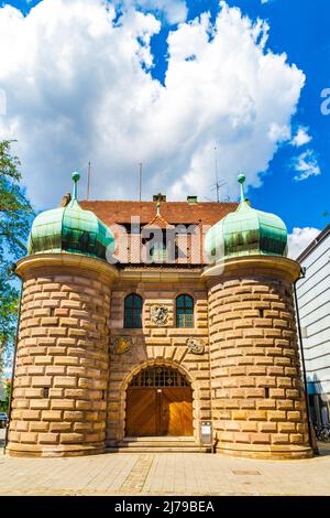 Toller Blick auf das ehemalige Zeughaus von Nürnberg, ein in den Jahren 1588/89 von Hans Dietmayer erbautes Portalgebäude. Nach dem Abriss während... Stockfoto