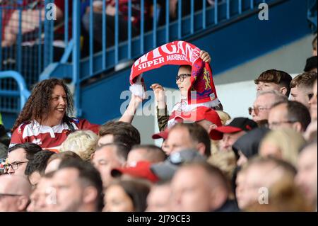 Leeds, England - 7.. Mai 2022 - Fans von Wigan Warriors feiern. Rugby League Betfred Challenge Cup Halbfinale Wigan Warriors vs St. Helens im Elland Road Stadium, Leeds, Großbritannien Dean Williams Credit: Dean Williams/Alamy Live News Stockfoto