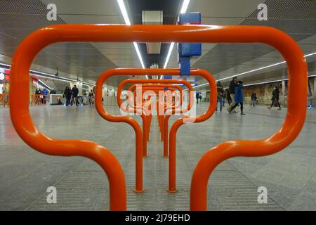 Wien, U-Bahn-Linie U3, Station Westbahnhof // Wien, U-Bahn-Linie U3, Westbahnhof Stockfoto