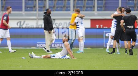 firo : 05/07/2022 Fuvuball, Fußball, 3. Bundesliga, Saison 2021/2022, MSV Duisburg - U23 SC Freiburg Jubelhilfe über Abstieg bei Alaa Bakir Stockfoto