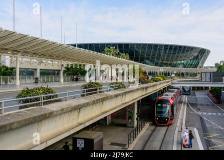 Nizza, moderne Straßenbahn, Linie 3, Flughafen // Nizza, Moderne Straßenbahn, Linie 3, Flughafen Stockfoto