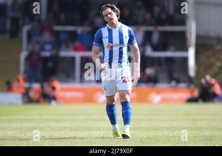 HARTLEPOOL, GROSSBRITANNIEN. MAI 7. Reagan Ogle von Hartlepool United während des Spiels der Sky Bet League 2 zwischen Hartlepool United und Colchester United am Samstag, den 7.. Mai 2022 im Victoria Park, Hartlepool. (Kredit: Michael Driver | MI Nachrichten) Kredit: MI Nachrichten & Sport /Alamy Live Nachrichten Stockfoto