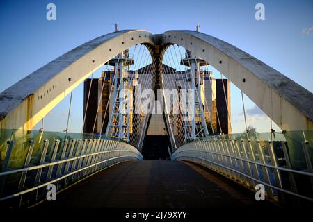 The Salford Quays lift Bridge, (Salford Quays Millennium footbridge) UK Stockfoto