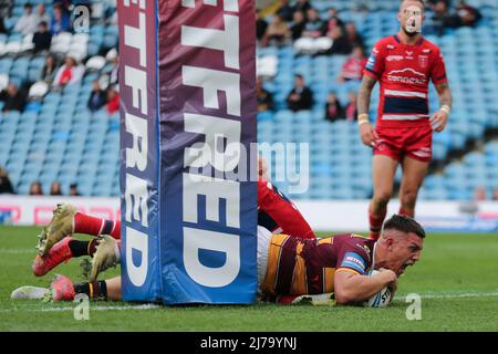 Leeds, Großbritannien. 07.. Mai 2022. Elland Road, Leeds, West Yorkshire, 7.. Mai 2022. Betfred Challenge Cup Halbfinale Huddersfield Giants vs Hull Kingston Rovers Owen Trout von Huddersfield Giants erzielt den Versuch gegen Hull Kingston Rovers. Kredit: Touchlinepics/Alamy Live Nachrichten Stockfoto